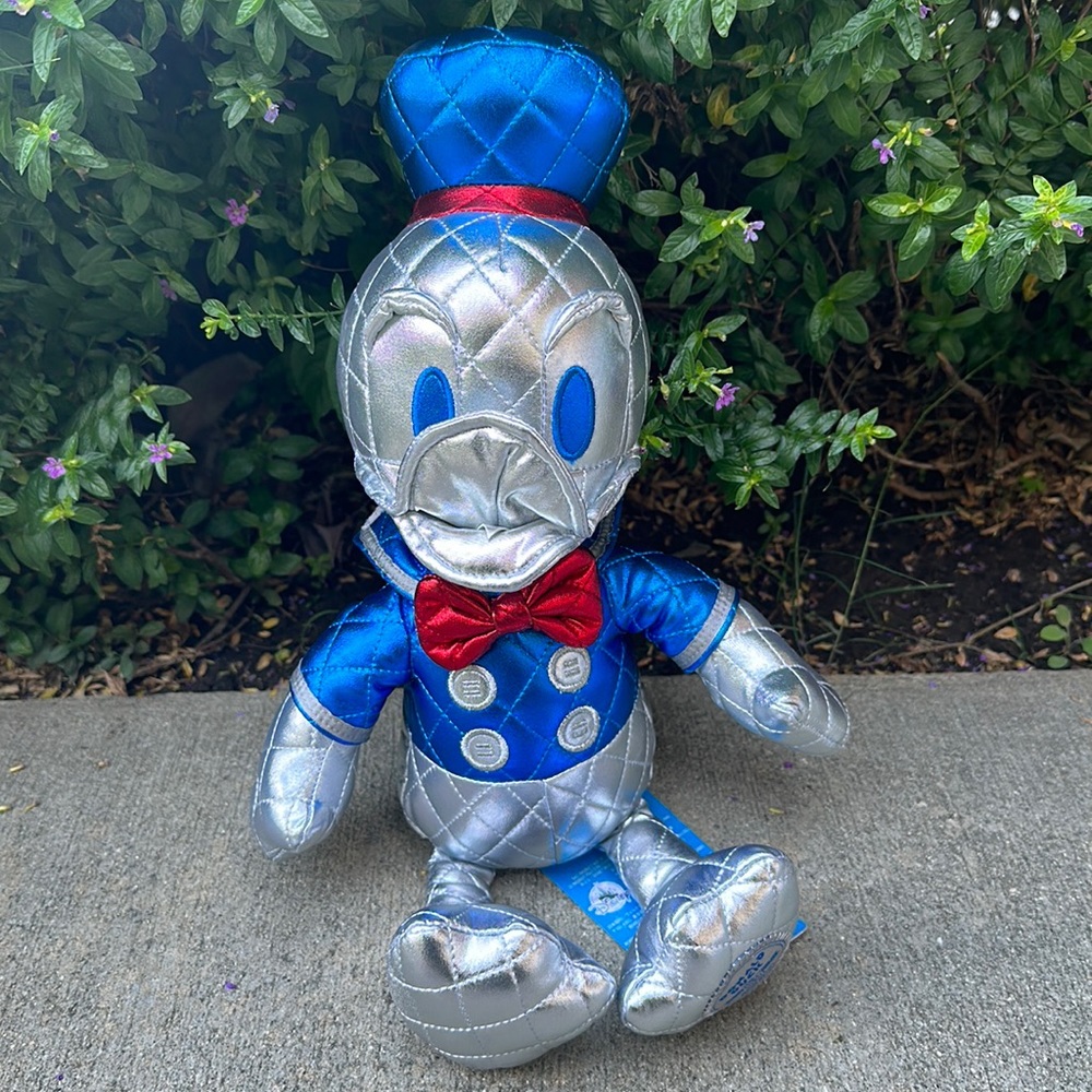 NEW-Disney Special Edition Donald Duck 85 Years stuffed animal.Silver, Blue, Red